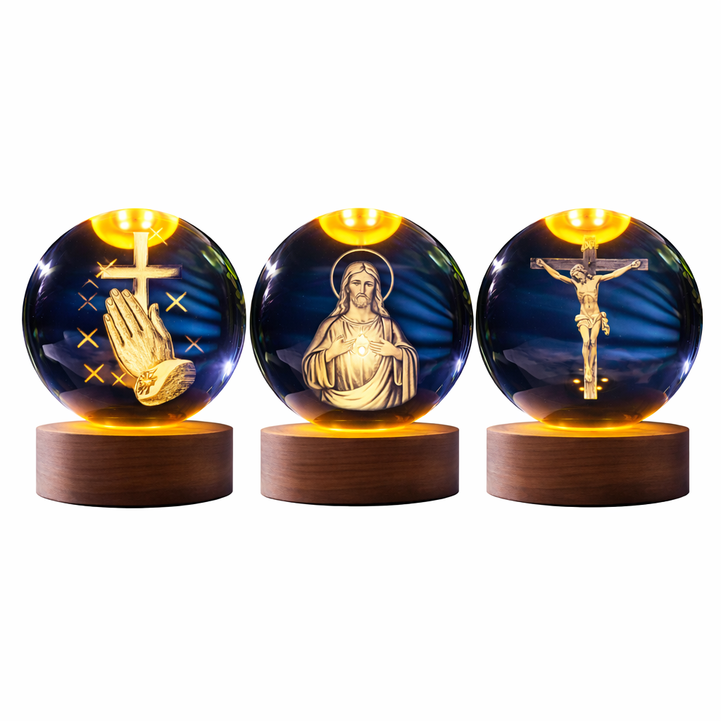 Luminária Orbe Devocional — Globo de Cristal com Base de Madeira
